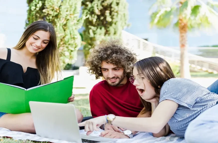 How to Pay for Summer College Courses
