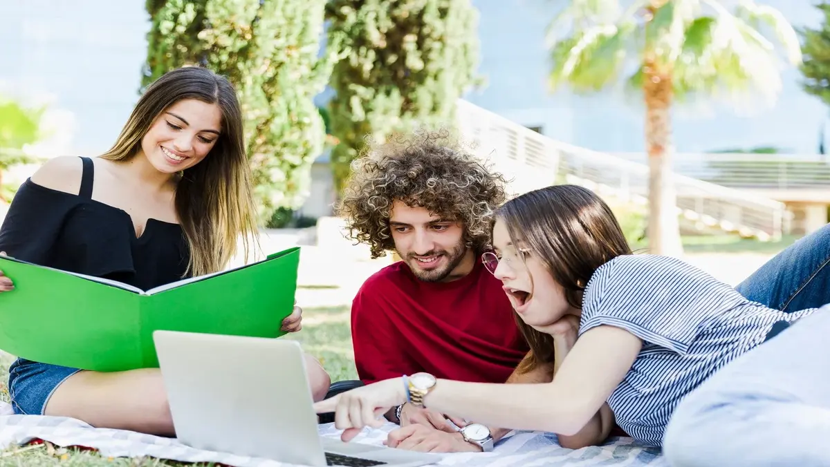 How to Pay for Summer College Courses